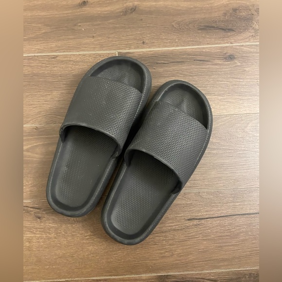 Pillow Slides sandals - Picture 1 of 2